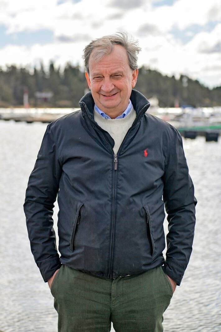 Hjalliksella on myös peiliin katsomisen paikka, kun luotti Jethroon sokeasti. Hjalliksella on myös peiliin katsomisen paikka, kun luotti Jethroon sokeasti.