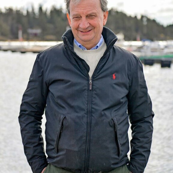 Hjalliksella on myös peiliin katsomisen paikka, kun luotti Jethroon sokeasti. Hjalliksella on myös peiliin katsomisen paikka, kun luotti Jethroon sokeasti.