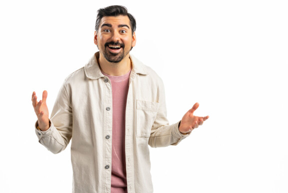Gogi Mavromichalis sai noottia tv-kuvauksissa - tuotanto pyysi rauhoittumaan