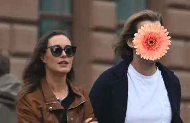 Sanna Marin taas uuden komistuksen seurassa – paparazzikuvat!