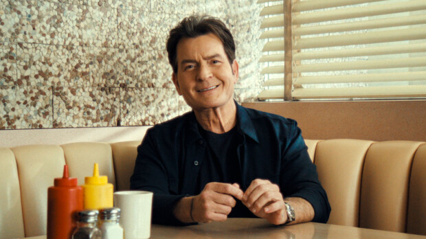 Viinaa, huumeita ja prostituoituja – Charlie Sheen puhuu viimein