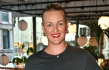 Jenni Poikelus tunnustaa pahan tapansa