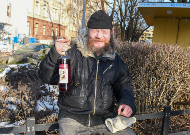 Vieläkö muistat Ullanlinnan-Arskan? Kaikkien rakastama kadunmies ”heräsi” henkiin hienostoalueella – kuvat!