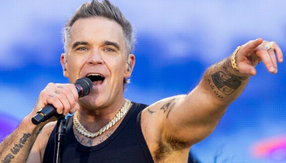 Robbie Williams oli mukana Take That -yhtyeessä jopa kaksi kertaa. Ensimmäisellä kerralla hän oli vain 16-vuotias. Molemmilla kerroilla hän erosi itse. Yhtye on osaltaan tehnyt hänestä valtavan rikkaan.