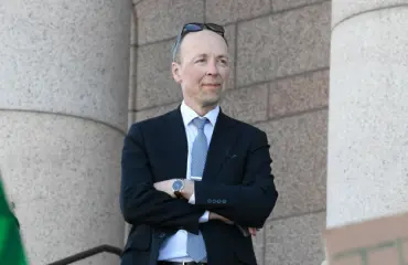 Jussi Halla-ahon kirja katosi kaupoista – taustalla harvinainen syy