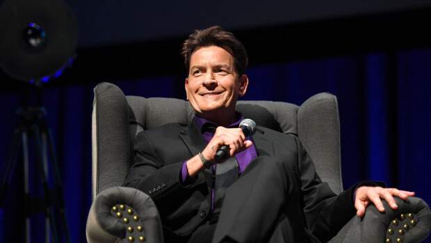 Oho! Tältä kohuissa ryvettynyt Charlie Sheen näyttää nyt – kuvat!