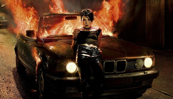 Noomi Rapace elokuvassa Tyttö joka leikki tulella.