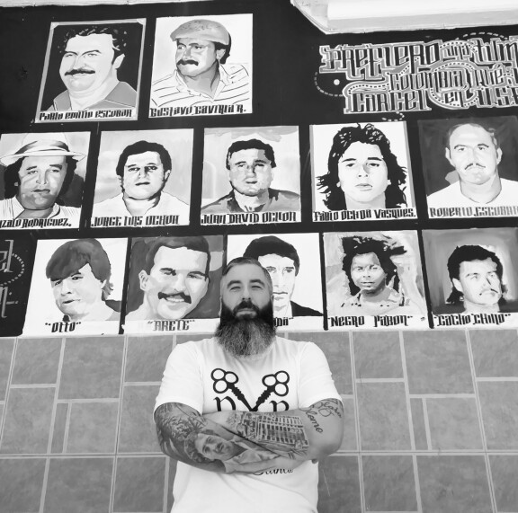 Paplo Escobar rakennutti huumerahoillaan kodittomille oman asuinalueen, jonka seinämille on ikuistettu kartellin jäsenten kuvia.