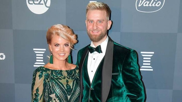 Janni Hussi teki poskettoman tilin! Pesi jättituloillaan kihlattunsa Joel Harkimon Janni Hussi, Joel Harkimo