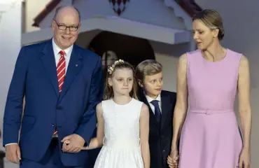 Ruhtinatar Charlene rikkoi hiljaisuuden erohuhujen jälkeen