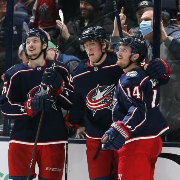 Patrik Laineen (kesk.) Columbus Blue Jackets herkutteli lauantai-iltana Tampereen siipiravintola Hookissa. Patrik Laineen (kesk.) Columbus Blue Jackets herkutteli lauantai-iltana Tampereen siipiravintola Hookissa.