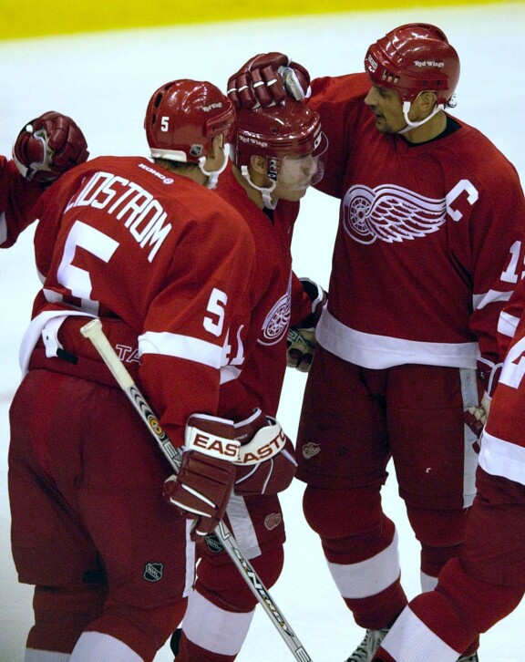 Jesse sai kokea Red Wingsin helvetinkoneen. Kuvassa Nicklas Lidström, Ray Whitney ja Steve Yzerman.