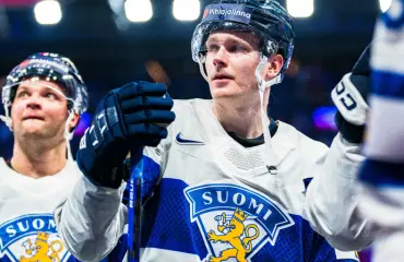 NHL-miljonääri turkulaisessa baarissa blondi kourassa – salakuvat!