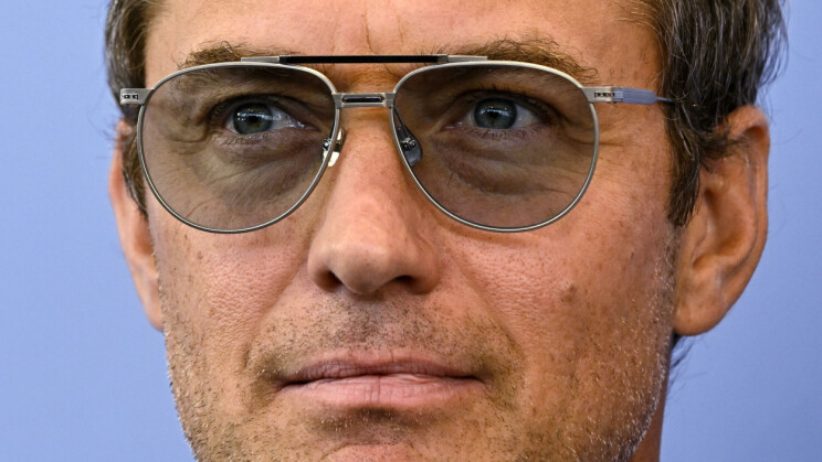 Jude Law hätkähdyttää Vladimir Putinina – katso kuva