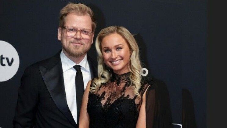Pelottava tilanne lennolla! Anne Ramsey ja Antti Luusuaniemi säikähtivät – kuva!