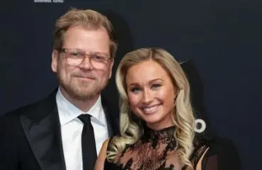 Pelottava tilanne lennolla! Anne Ramsey ja Antti Luusuaniemi säikähtivät – kuva!