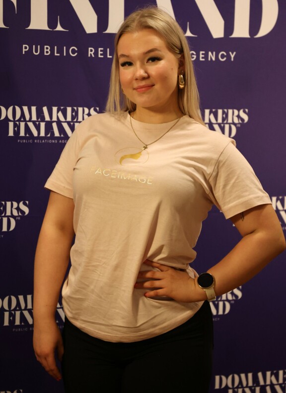 8. Viivi Koivumäki, 19v, toiminimiyrittäjä, Jyväskylä.