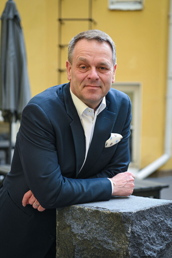 2022 Jan julkaisi toisen kirjansa Ensimmäinen pormestari.