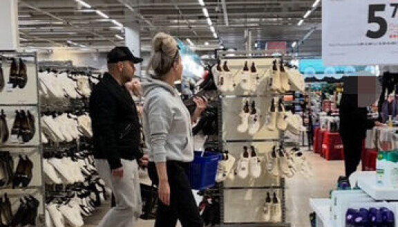 Tämän vuoden huhtikuussa Jukka ja Maisa shoppailivat vantaalaisessa supermarketissa.
