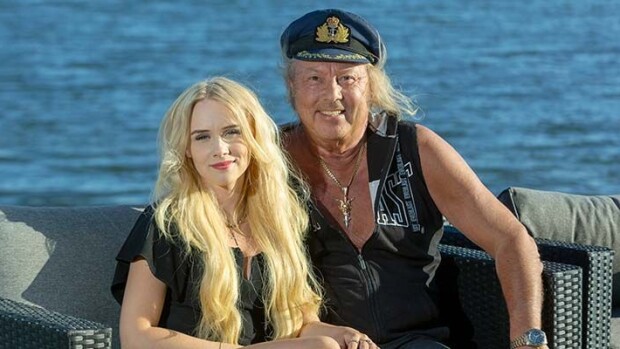 Helmi Loukasmäen minimaaliset tulot hämmästyttävät! Työskentelee Dannylle ja asuu saman katon alla helmi loukasmäki, danny