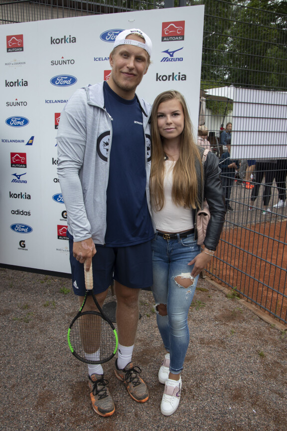 Patrik Laine ja Sanna-Mari Kiukas kuvattuina vuonna 2019.