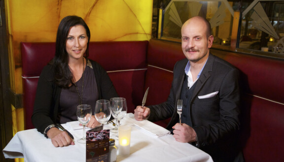 Erja on vuosien saatossa esiintynyt myös eri tv-ohjelmissa. Kuvassa Erja vuonna 2012 Hansin matkassa -ohjelmassa.