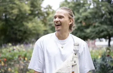 Roope Salminen räpläsi itseään lentokentällä – salakuva!
