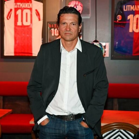 Jari Litmanen lähti mukaan ravintolabisnekseen. Kuningas kuvattuna Hook Lahden Litmanen-loungessa. Jari Litmanen lähti mukaan ravintolabisnekseen.