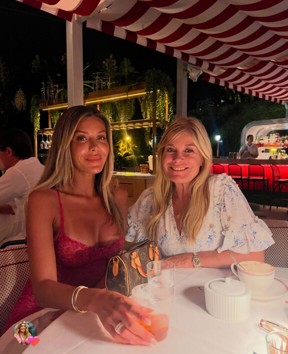 Bianca Ingrosso (vas.) ja Pernilla Wahlgren Espanjan Marbellassa elokuussa 2025.