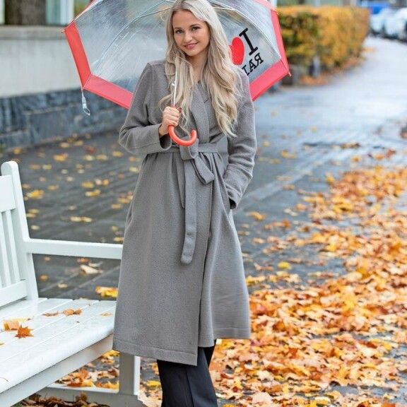 Adele kohtaa aatelisuuteensa liittyviä ennakkoluuloja. – Heti tuomitaan ja luullaan, että kaikki tulee nenän eteen tarjottimella. Olen kuitenkin aina tehnyt kovasti töitä. Adele kohtaa aatelisuuteensa liittyviä ennakkoluuloja. – Heti tuomitaan ja luullaan, että kaikki tulee nenän eteen tarjottimella. Olen kuitenkin aina tehnyt kovasti töitä.