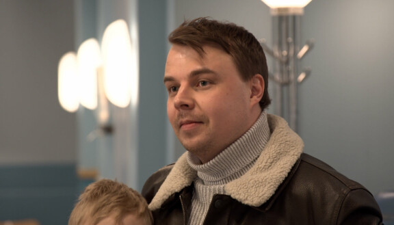 Kun Salkkarit alkoi 26 vuotta sitten, oli Marko 9-vuotias. Hän seurasi teini-ikäiseksi saakka sarjaa arkipäivisin, kunnes muut asiat alkoivat kiinnostaa enemmän. Kuvassa Marko on roolihahmonaan, Tatuna.