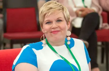 Leipoisitko yhtä kalliissa vaatteissa kuin Annika Saarikko?