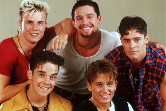 Supersuosittu Take That -poikabändi vuonna 1992. Robbie alhaalla vasemmalla.