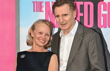 Liam Neesonin ja Pamela Andersonin suhdetta väitettiin mainostempuksi – tämä on totuus!