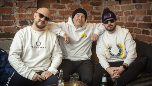 Pyhimys muodostaa myös Teflon Brothers -troikan yhdessä Heikki Kuulan (kesk) ja Volin kanssa.