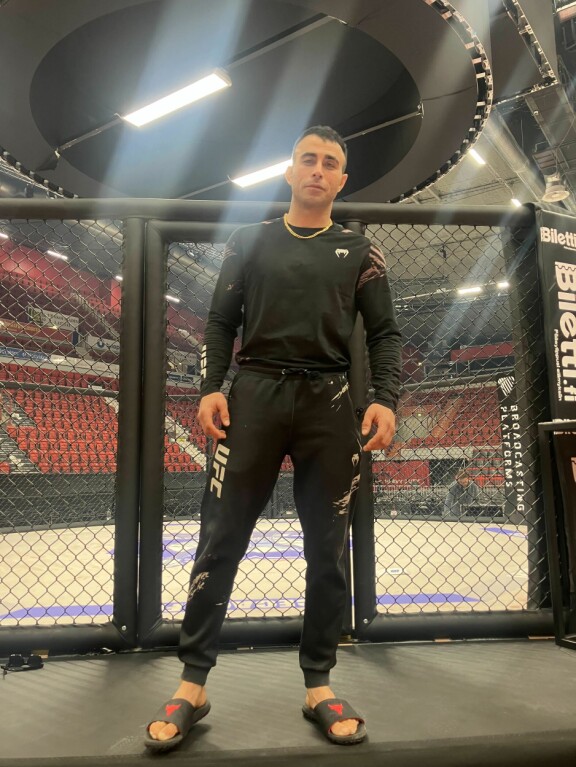 Makwan Amirkhani antoi palaa ottelun jälkeen erityisesti median suuntaan. Kuva edellisestä Ice Cage -tapahtumasta toukokuulta.