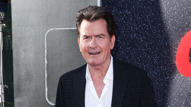 Charlie Sheen avautuu intiimeistä suhteistaan miehiin