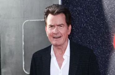 Charlie Sheen avautuu intiimeistä suhteistaan miehiin