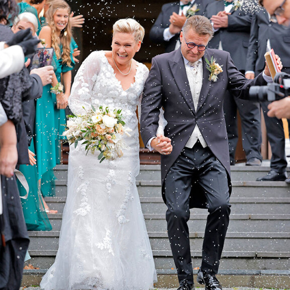 Heidi ja Jarkka menivät naimisiin Nurmijärven kirkossa lauantaina. Heidi ja Jarkka menivät naimisiin Nurmijärven kirkossa lauantaina.