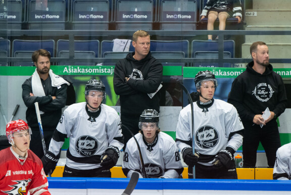 Mikko istui TPS:n penkin päässä kesällä pelattavassa legendaarisessa Rauman Pitsiturnauksessa.