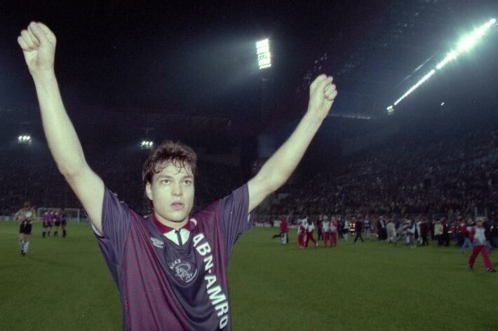 Litmanen lukeutui 90-luvun puolivälissä planeetan kovimpiin jalkapalloilijoihin. Keväällä 1995 irtosi Mestarien liigan voitto, vuotta myöhemmin Mestarien liigan maalikuninkuus. Litmanen lukeutui 90-luvun puolivälissä planeetan kovimpiin jalkapalloilijoihin. Keväällä 1995 irtosi Mestarien liigan voitto, vuotta myöhemmin Mestarien liigan maalikuninkuus.