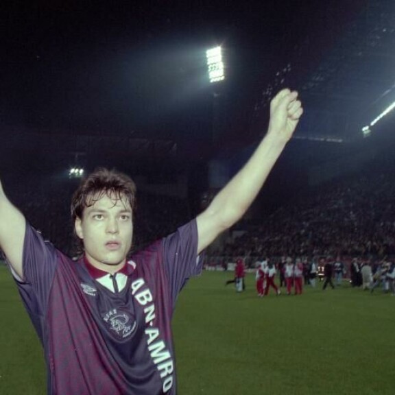 Litmanen lukeutui 90-luvun puolivälissä planeetan kovimpiin jalkapalloilijoihin. Keväällä 1995 irtosi Mestarien liigan voitto, vuotta myöhemmin Mestarien liigan maalikuninkuus. Litmanen lukeutui 90-luvun puolivälissä planeetan kovimpiin jalkapalloilijoihin. Keväällä 1995 irtosi Mestarien liigan voitto, vuotta myöhemmin Mestarien liigan maalikuninkuus.