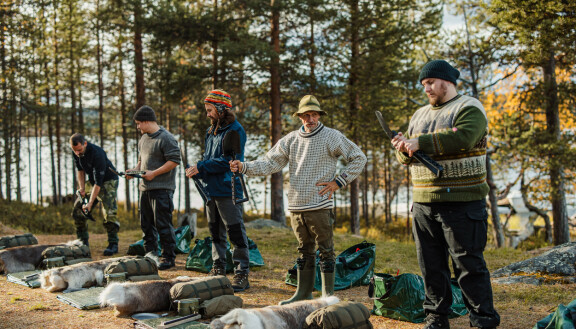 Osa kilpailijoista avausjaksossa.