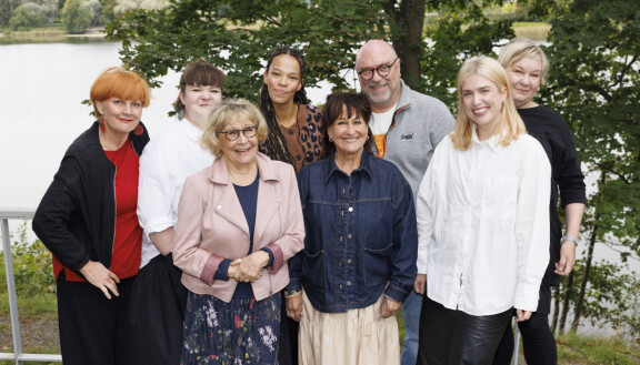 Kimppakuvassa Riina Hyytiä, Onerva Järvenpää, Eeva Litmanen, Adela Ogunbor, Sinikka Sokka, Pertti Sveholm, Thelma Siberg ja Marika Kuortti.