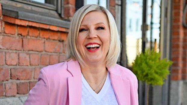 Vappu Pimiä hämmentyi Teemu-miehensä ostoksesta: 'Täytyy varmaan takavarikoida luottokortti' vappu pimiä