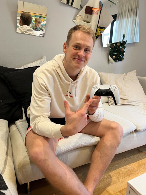 Pelimies on erimies. Sasu Salin & PS5.