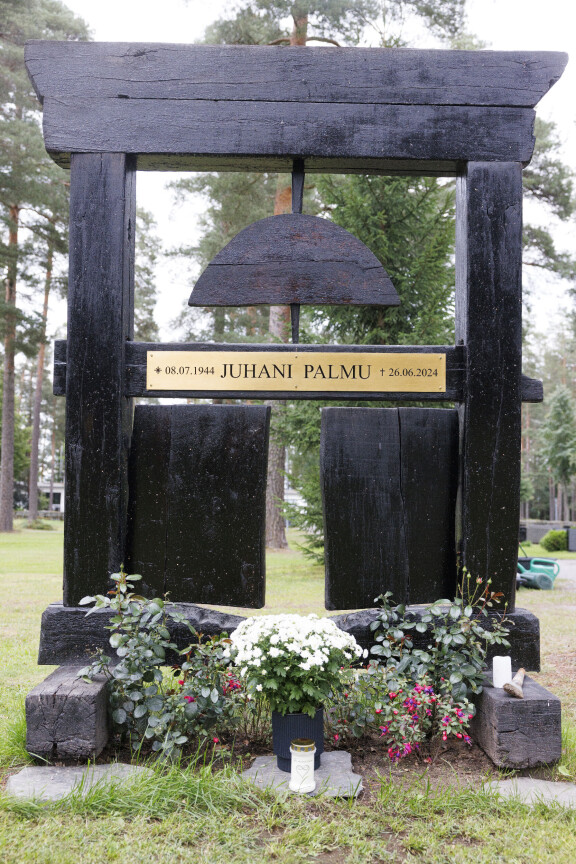 Muistomerkin koko oli seurakunnan mukaan liian suuri hautausmaalle.