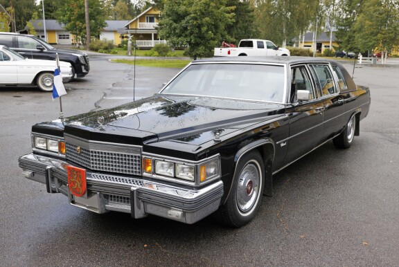 Tällä autolla Jari kuljetti Juhania ja Tiinaa näiden hääpäivänä. Kaara on ollut muun muassa Urho Kekkosen käytössä.