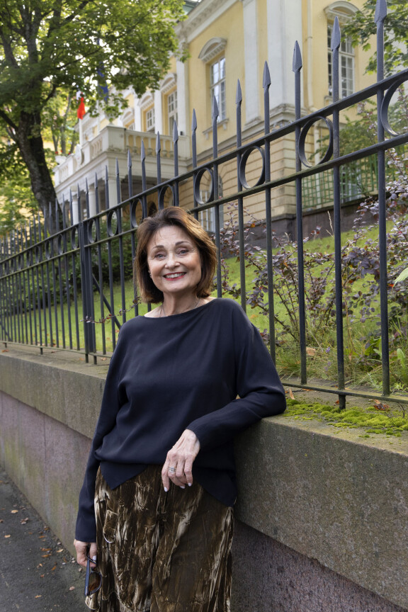 Italian lippu liehuu Villa Hjeltin edustalla, Siken nykyisellä kotikadulla.