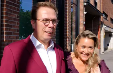 Seiska yllätti juuri avioituneen Jukka Rasilan ja Mirva-vaimon – katso video!